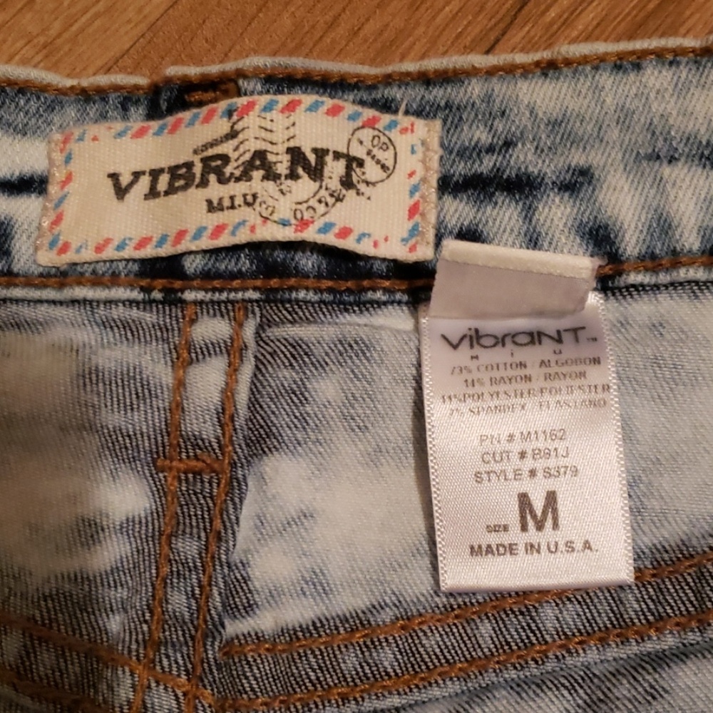 Shorts - Picture 4 of 4
